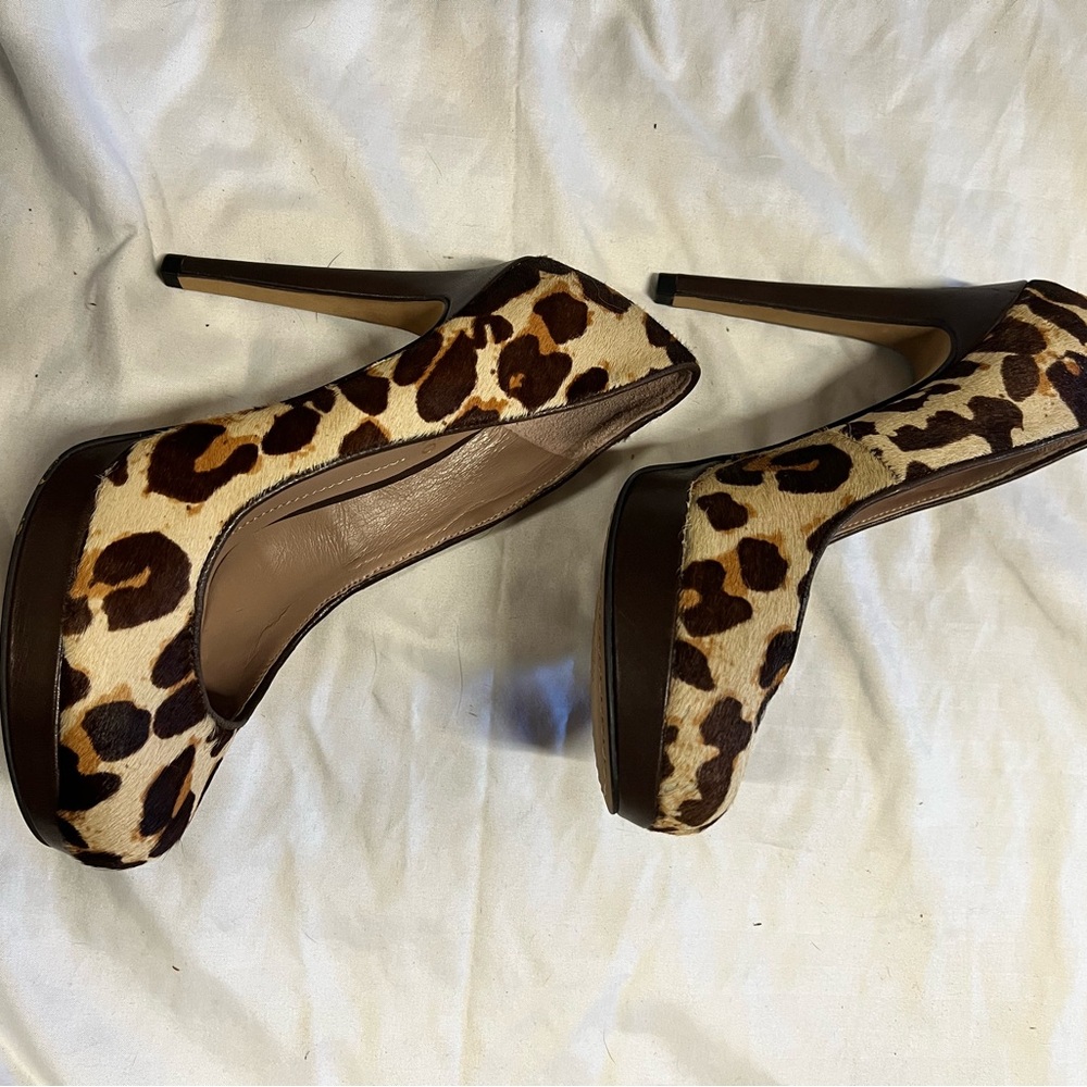 Vince Camuto pony leopard high heels slight platform size 5B mint condition